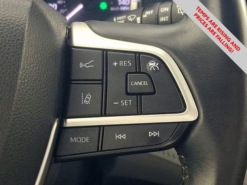 Used 2023 Toyota Highlander LE image 25