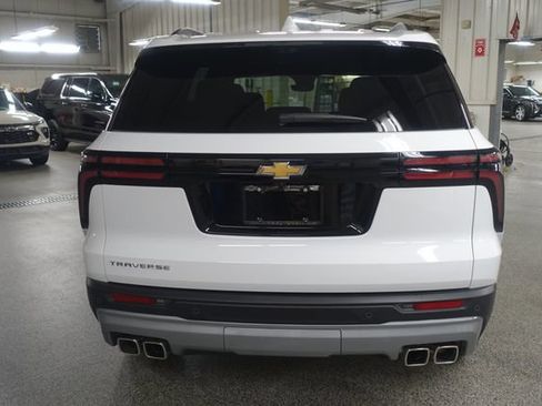 Used 2026 Chevrolet Traverse LT w/ Driver Confidence Package FWD image 6