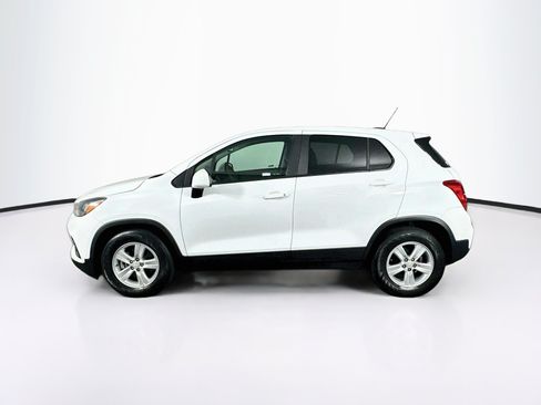 Used 2022 Chevrolet Trax LS w/ Tint and Cruise Package FWD image 4