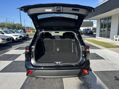 Used 2025 Toyota Highlander XLE AWD/4WD image 5