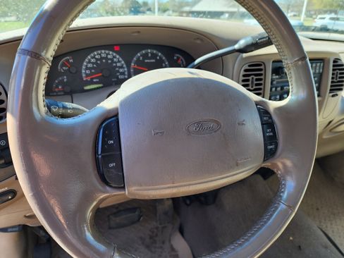 Used 2002 Ford F150 Lariat image 11