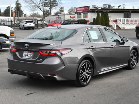 Used 2024 Toyota Camry SE image 8