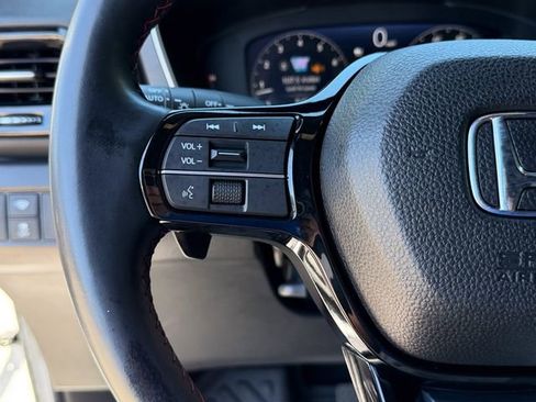 Used 2025 Honda Pilot Black Edition image 10