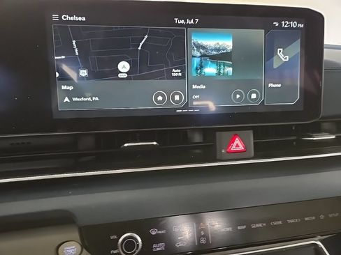 Certified 2025 Kia Carnival EX FWD image 13