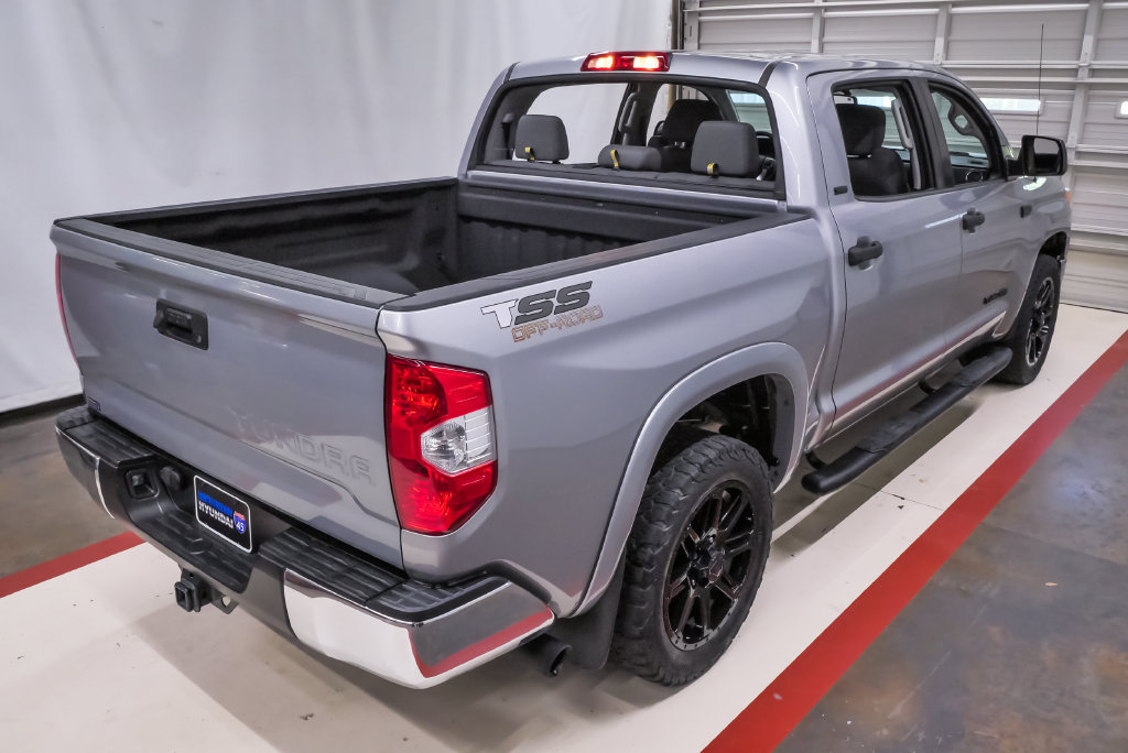 Used 2017 Toyota Tundra SR5 w/ SR5 Upgrade Package RWD image 6