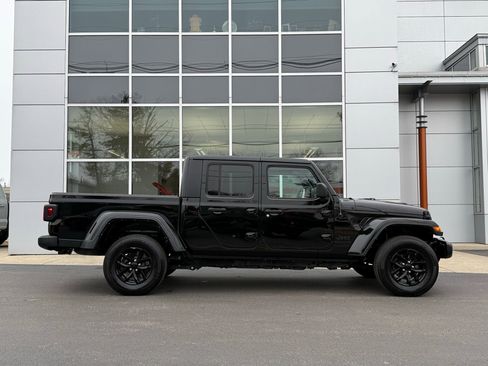 Used 2021 Jeep Gladiator Sport image 5