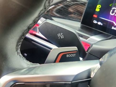 Used 2025 BMW i7 eDrive50 w/ M Sport Package RWD image 41