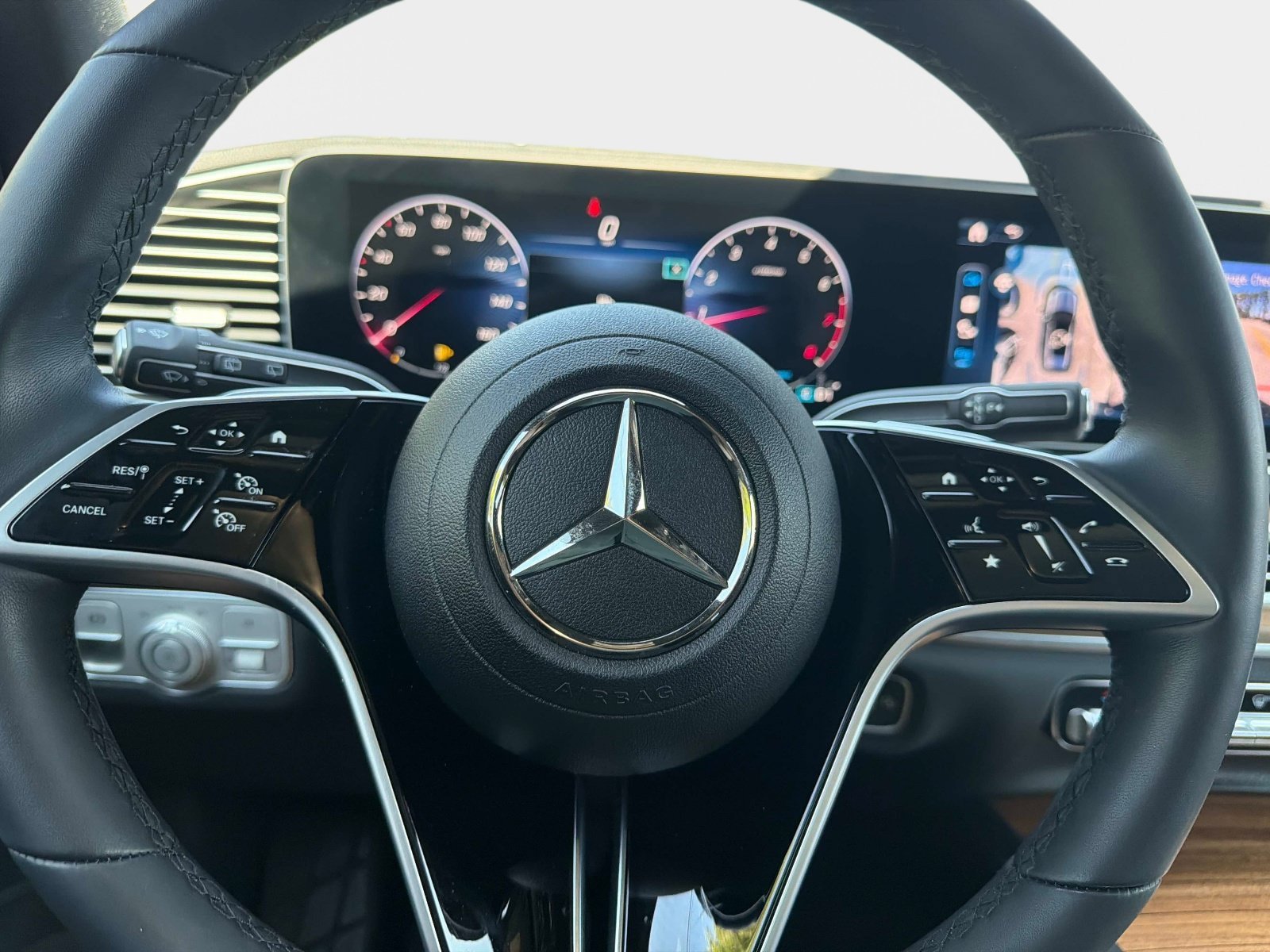 Certified 2025 Mercedes-Benz GLE 350 4MATIC w/ Winter Package image 28