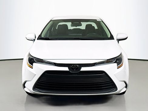 Used 2024 Toyota Corolla LE FWD image 2