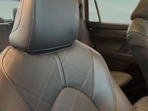 Certified 2024 Toyota Highlander Platinum AWD/4WD image 40