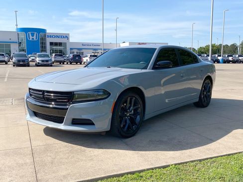 Used 2022 Dodge Charger SXT w/ Blacktop Package RWD image 3