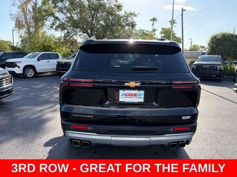 Used 2025 Chevrolet Traverse LT FWD image 5