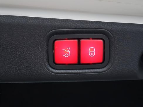 Used 2019 Mercedes-Benz E 300 4MATIC image 18