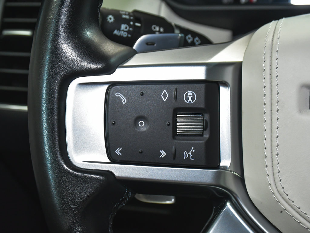 Used 2024 Land Rover Discovery Dynamic SE AWD/4WD image 32