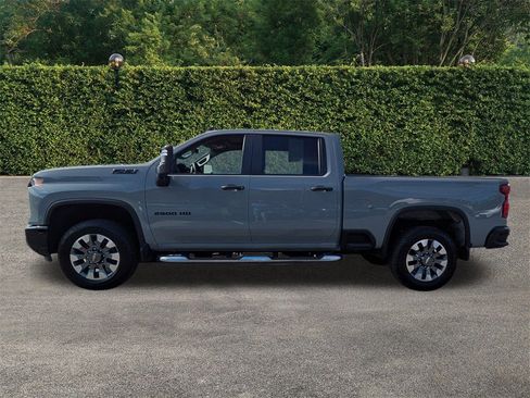 Used 2024 Chevrolet Silverado 2500 Custom w/ Custom Value Package image 7