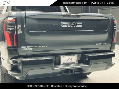 Used 2025 GMC Sierra EV Denali AWD/4WD image 16
