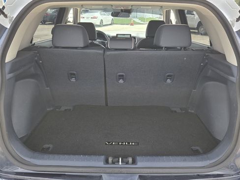 Used 2023 Hyundai Venue Limited FWD image 16