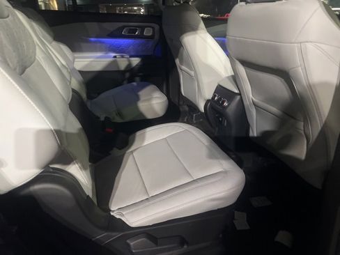 Used 2025 Ford Explorer Platinum w/ Ultimate Package image 10