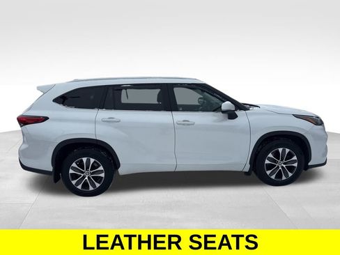 Used 2022 Toyota Highlander XLE image 6