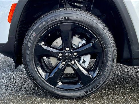 New 2025 Jeep Grand Cherokee Altitude AWD/4WD image 13