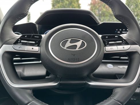 Used 2025 Hyundai Elantra Limited image 33