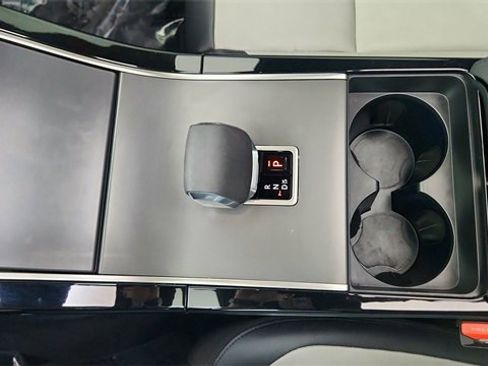 Used 2024 Land Rover Range Rover Velar Dynamic SE image 52