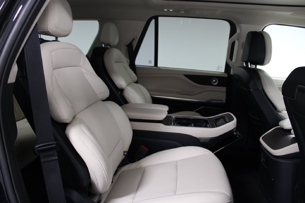 New 2027 Lincoln Navigator Reserve w/ Jet Appearance Package AWD/4WD image 25