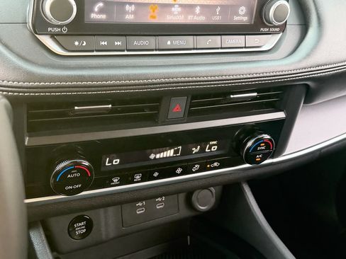 Certified 2025 Nissan Rogue SV FWD image 20
