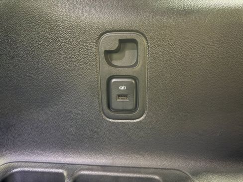 Used 2023 Chevrolet Traverse Premier image 47