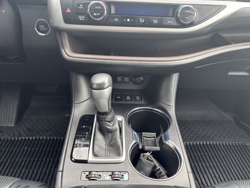 Used 2019 Toyota Highlander Limited AWD/4WD image 20