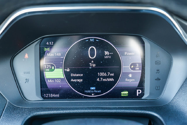 Used 2023 Chevrolet Bolt LT w/ Infotainment Package FWD image 26