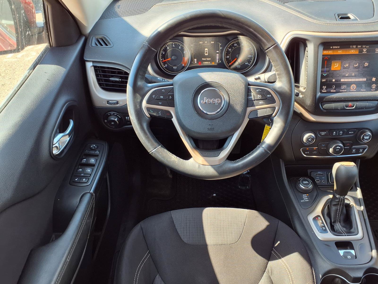 Used 2015 Jeep Cherokee Latitude w/ Cold Weather Group AWD/4WD image 12