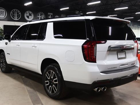 Used 2022 GMC Yukon XL AT4 image 3