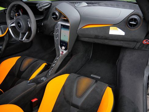 Used 2024 McLaren 750S Spider RWD image 10