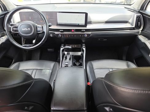Used 2024 Kia Sorento S FWD image 11
