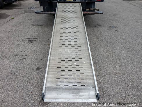 Used 2024 Chevrolet Express 3500 w/ Power Convenience Package RWD image 18