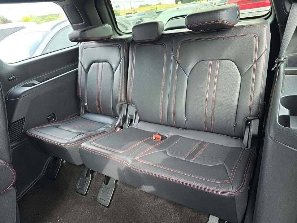 Used 2023 Ford Expedition Limited AWD/4WD image 10