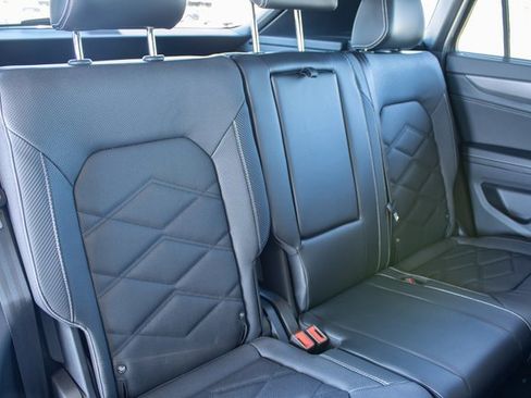 Used 2024 Volkswagen Atlas Cross Sport SE image 28