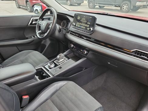 Used 2022 Mitsubishi Outlander SE image 35
