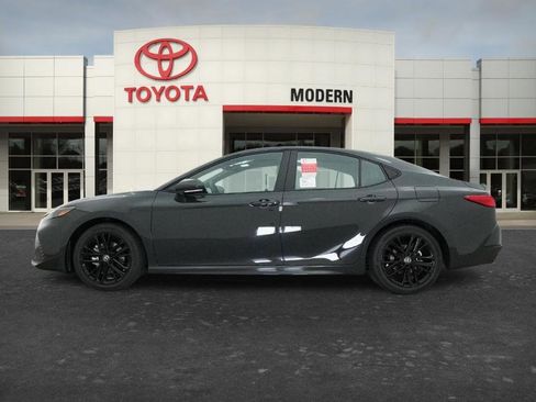 New 2026 Toyota Camry SE image 2