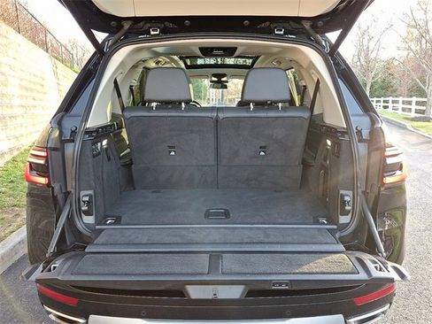 Used 2023 BMW X7 xDrive40i w/ Executive Package image 28