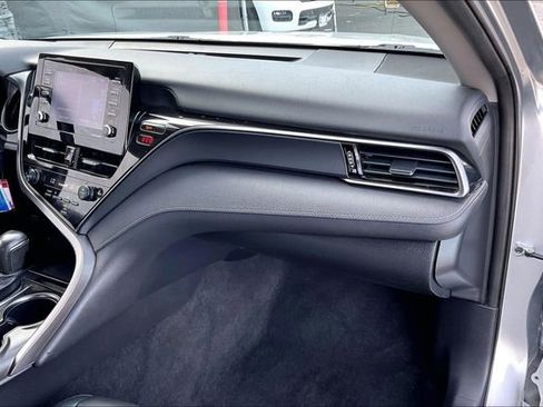 Used 2024 Toyota Camry SE image 16