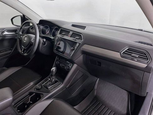 Used 2021 Volkswagen Tiguan SE AWD/4WD image 27