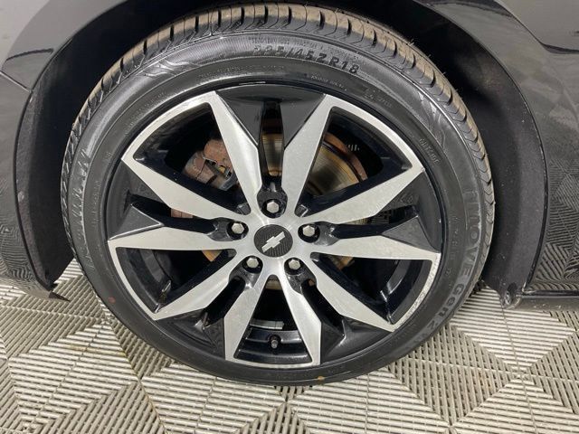 Used 2017 Chevrolet Malibu LT w/ Leather Package FWD image 34