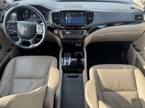 Certified 2020 Honda Pilot Touring image 2