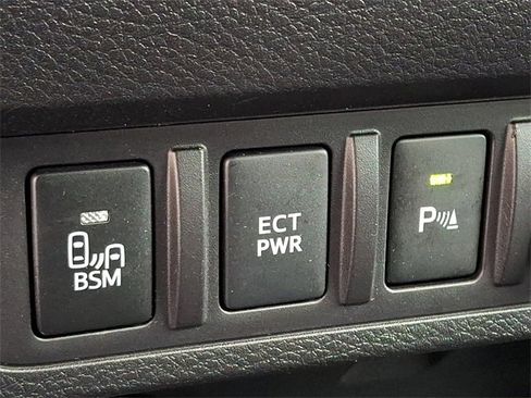 Used 2023 Toyota Tacoma Limited image 27