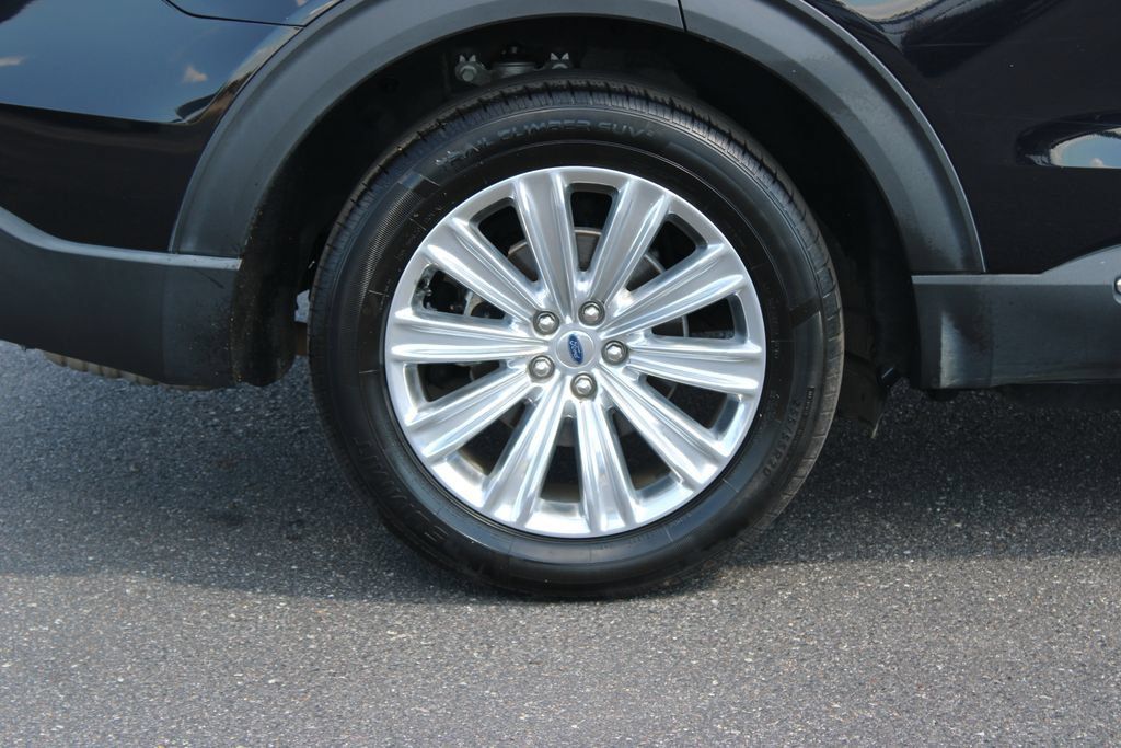 Used 2022 Ford Explorer Limited w/ Equipment Group 301A RWD image 13