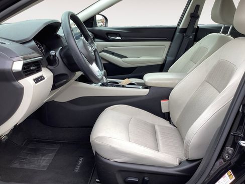 Used 2024 Nissan Altima 2.5 SV FWD image 25
