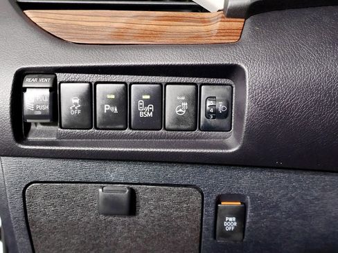 Used 2017 Toyota Sienna AWD image 35