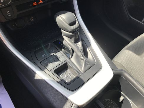 Used 2025 Toyota RAV4 XLE AWD/4WD image 20